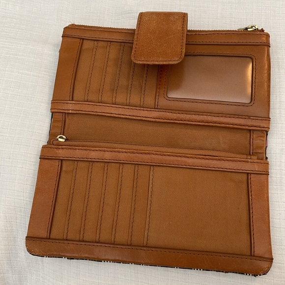 Fossil | Ellis clutch neutral multi wallet - Picture 4 of 9